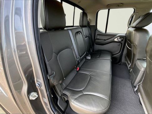 Used 2019 Nissan Frontier PRO-4X image 28
