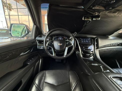 Used 2019 Cadillac Escalade ESV Luxury image 61