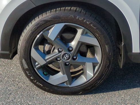 Certified 2022 Hyundai Venue Limited FWD image 10