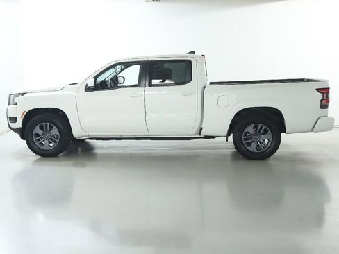 Certified 2025 Nissan Frontier SV RWD image 39