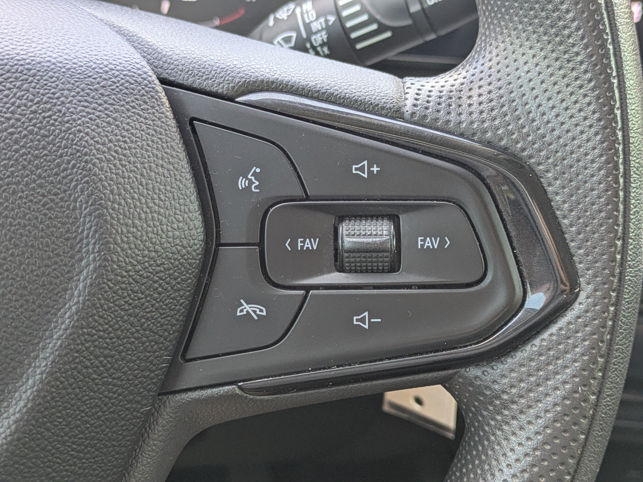 Used 2024 Chevrolet Trax LS w/ Driver Confidence Package FWD image 20