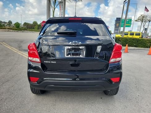Used 2022 Chevrolet Trax LT w/ Midnight Edition image 6