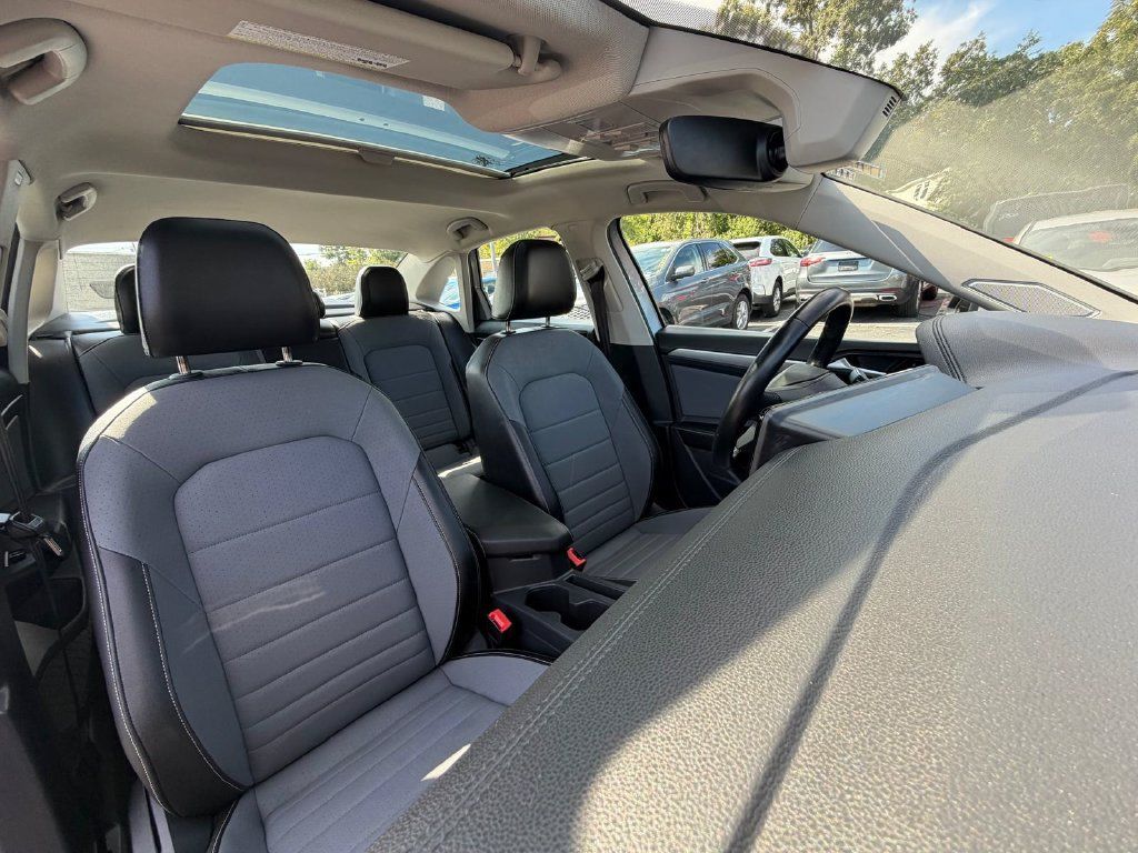 Used 2025 Volkswagen Jetta SE FWD image 19