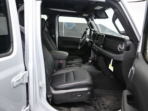 New 2024 Jeep Wrangler Unlimited Sahara w/ Technology Group image 27