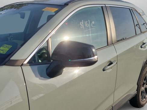 Used 2022 Toyota RAV4 XLE w/ Convenience Package FWD image 28