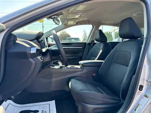 Used 2022 Nissan Altima 2.5 SV FWD image 11