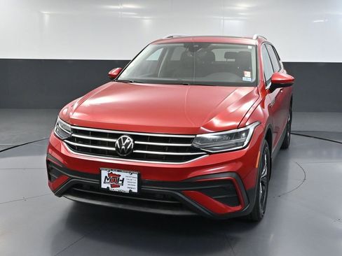 Used 2023 Volkswagen Tiguan SE AWD/4WD image 11