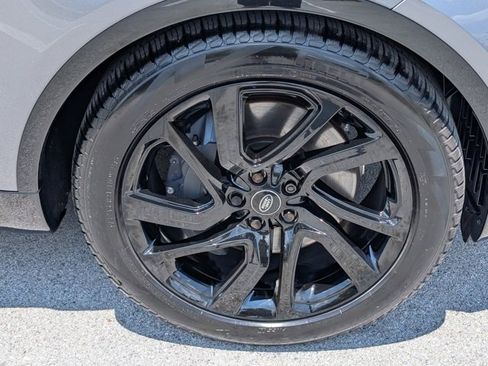 Certified 2024 Land Rover Discovery Dynamic SE image 30