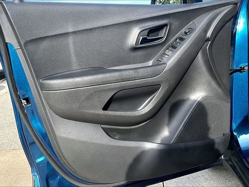 Used 2020 Chevrolet Trax LT FWD image 14
