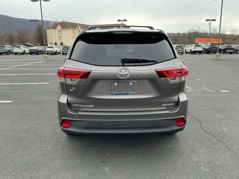 Used 2019 Toyota Highlander SE image 6