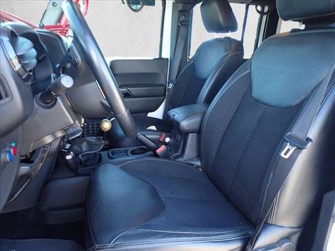 Used 2017 Jeep Wrangler Unlimited Sahara AWD/4WD image 10