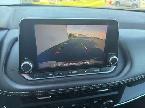 Used 2023 Nissan Rogue S AWD/4WD image 16