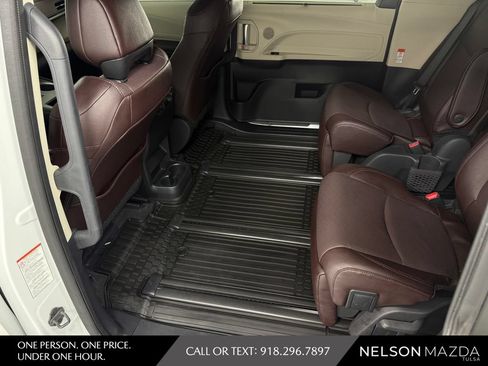 Used 2024 Toyota Sienna Platinum FWD image 35