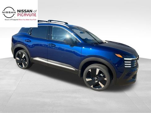 New 2026 Nissan Kicks SR w/ Cold Weather Package FWD image 8