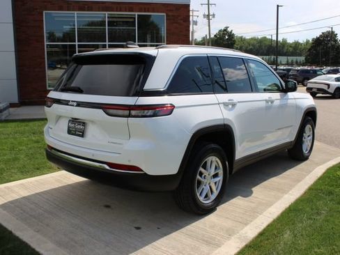 Used 2023 Jeep Grand Cherokee Laredo AWD/4WD image 29