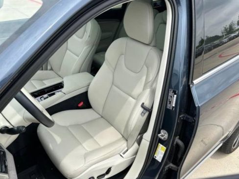 Used 2025 Volvo XC90 B6 Plus AWD/4WD image 3