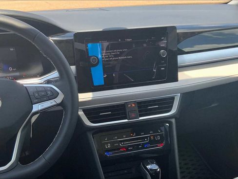 Used 2025 Volkswagen Taos SE image 6