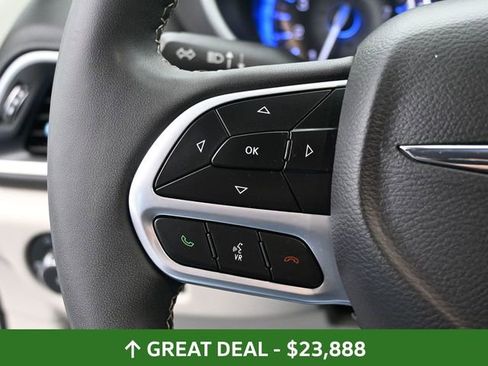 Used 2024 Chrysler Pacifica Touring-L FWD image 35