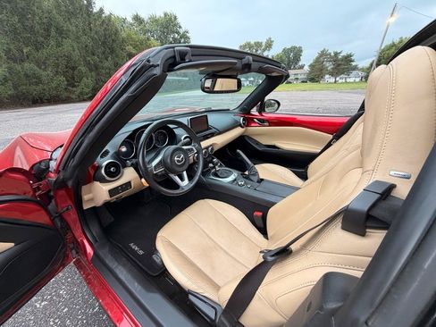 Used 2017 MAZDA MX-5 Miata RF Grand Touring w/ Appearance Package RWD image 13