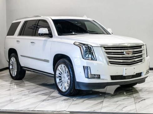 Used 2020 Cadillac Escalade Platinum RWD image 10