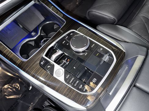 Used 2024 BMW X7 xDrive40i image 27