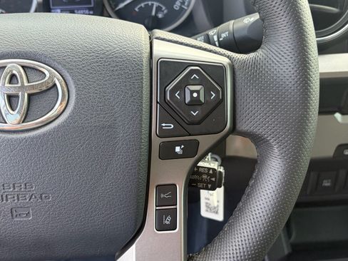 Used 2020 Toyota Tacoma SR5 RWD image 15