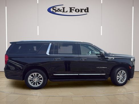 Used 2024 GMC Yukon XL SLT w/ SLT Luxury Package AWD/4WD image 9