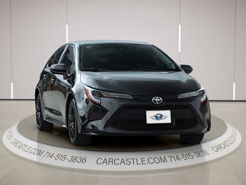 Used 2021 Toyota Corolla LE FWD image 3