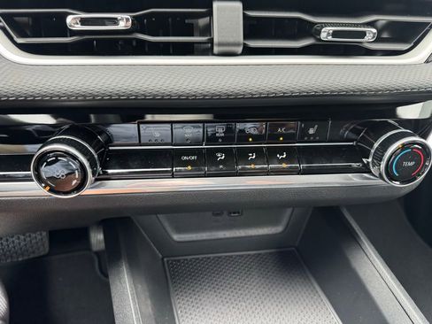 New 2026 Chevrolet Equinox LT w/ Safety and Technology Package FWD image 22