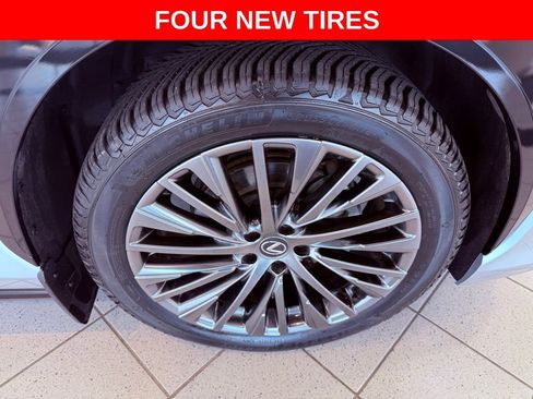 Certified 2023 Lexus RZ 450e Premium w/ Accessory Package (A2) image 4