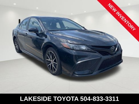Used 2024 Toyota Camry SE FWD image 5