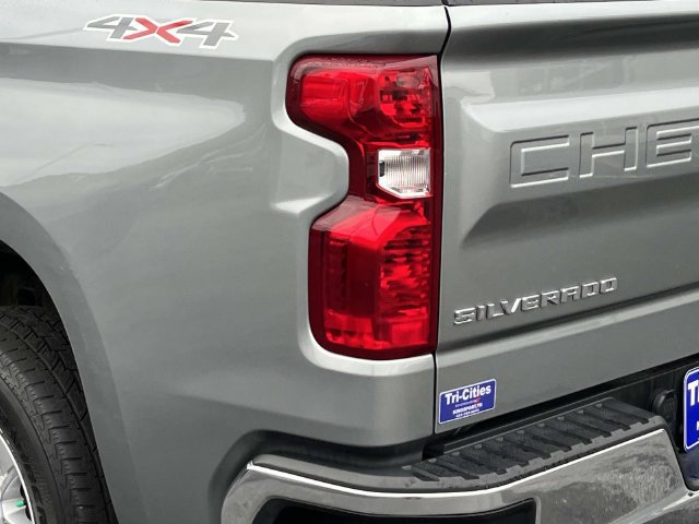 Used 2025 Chevrolet Silverado 1500 LT AWD/4WD image 6