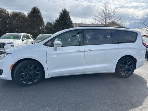 Used 2018 Chrysler Pacifica Limited w/ Advanced Safetytec Group image 13