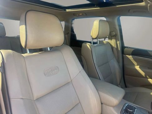 Used 2014 Jeep Grand Cherokee Overland w/ Advanced Technology Group AWD/4WD image 48