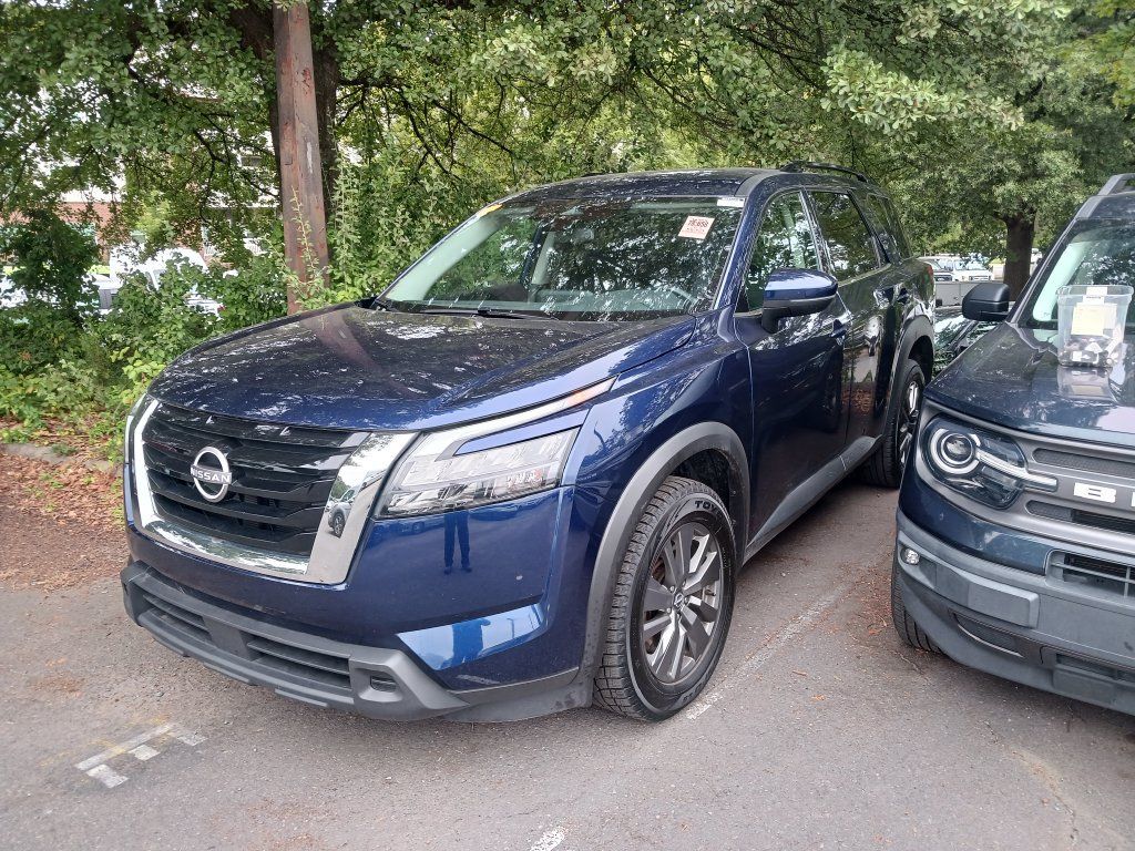 Used 2025 Nissan Pathfinder SV AWD/4WD image 1