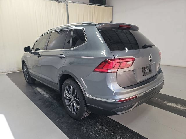 Used 2023 Volkswagen Tiguan SE FWD image 4
