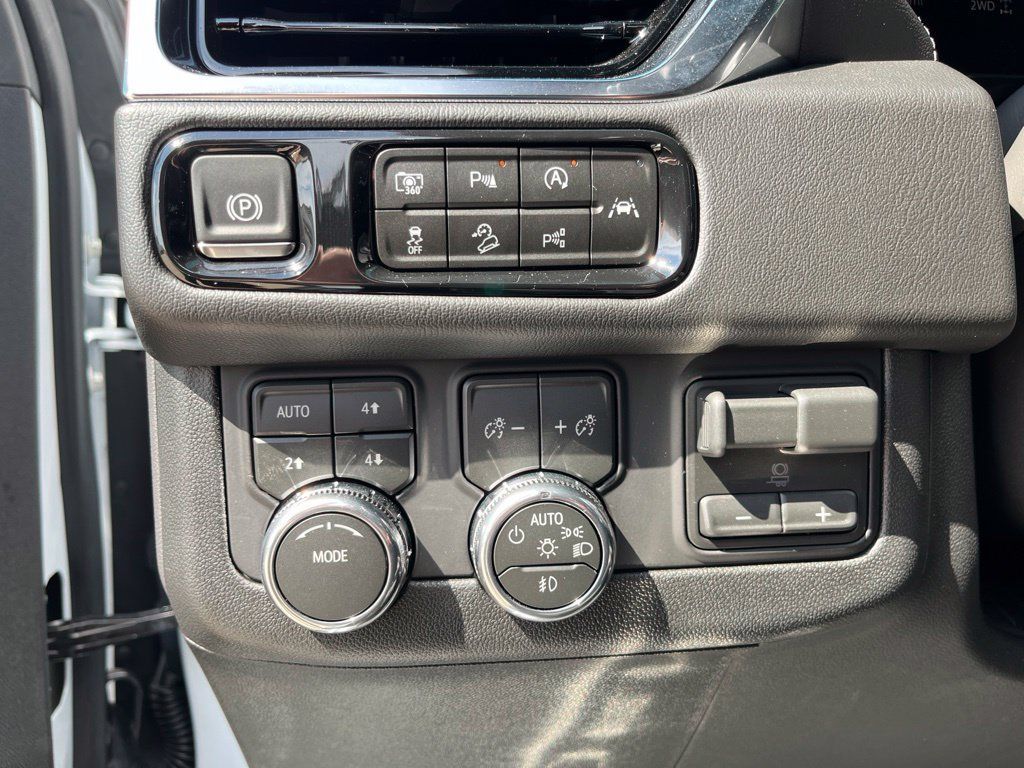 Used 2026 GMC Yukon Denali w/ Denali Reserve Package AWD/4WD image 15
