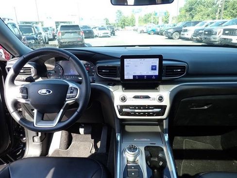 Used 2024 Ford Explorer XLT w/ Equipment Group 202A AWD/4WD image 13