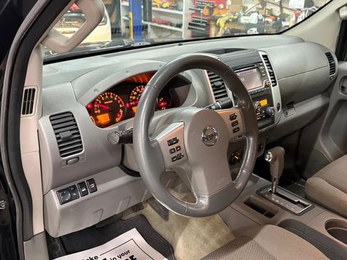 Used 2016 Nissan Frontier SV image 15