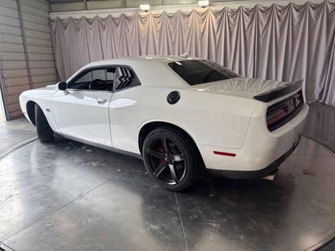 Used 2016 Dodge Challenger R/T w/ Driver Convenience Group RWD image 7