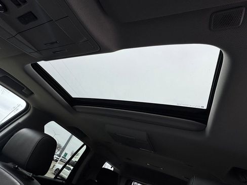 Used 2018 GMC Yukon SLT w/ Premium Edition image 24