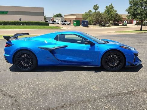 Used 2025 Chevrolet Corvette Z06 RWD image 5