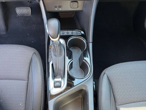 Used 2025 Buick Encore GX Preferred AWD/4WD image 40