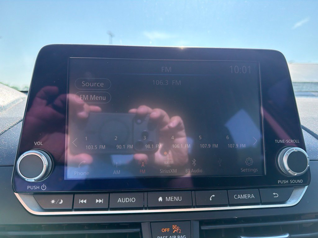 Used 2025 Nissan Altima 2.5 SV FWD image 17