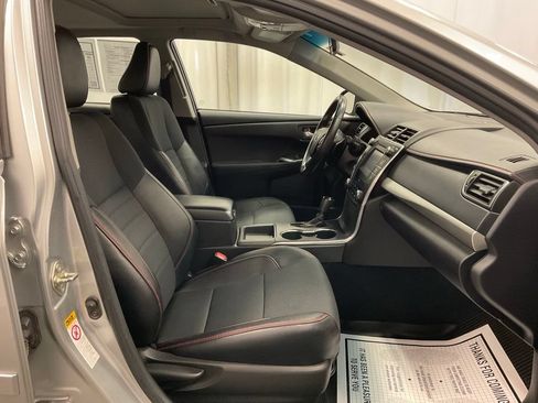 Used 2016 Toyota Camry SE w/ Moonroof Package FWD image 28