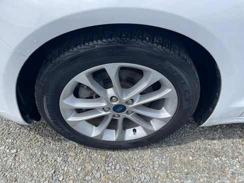 Used 2019 Ford Fusion SE FWD image 28