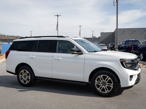 New 2026 Ford Expedition Active image 12