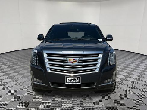 Used 2020 Cadillac Escalade Platinum AWD/4WD image 2