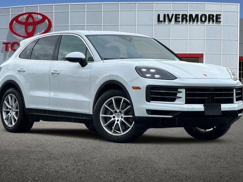 Used 2024 Porsche Cayenne AWD/4WD image 2