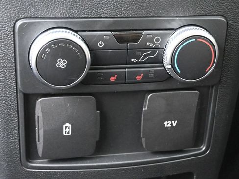 Used 2020 Ford Explorer XLT w/ Equipment Group 202A RWD image 17
